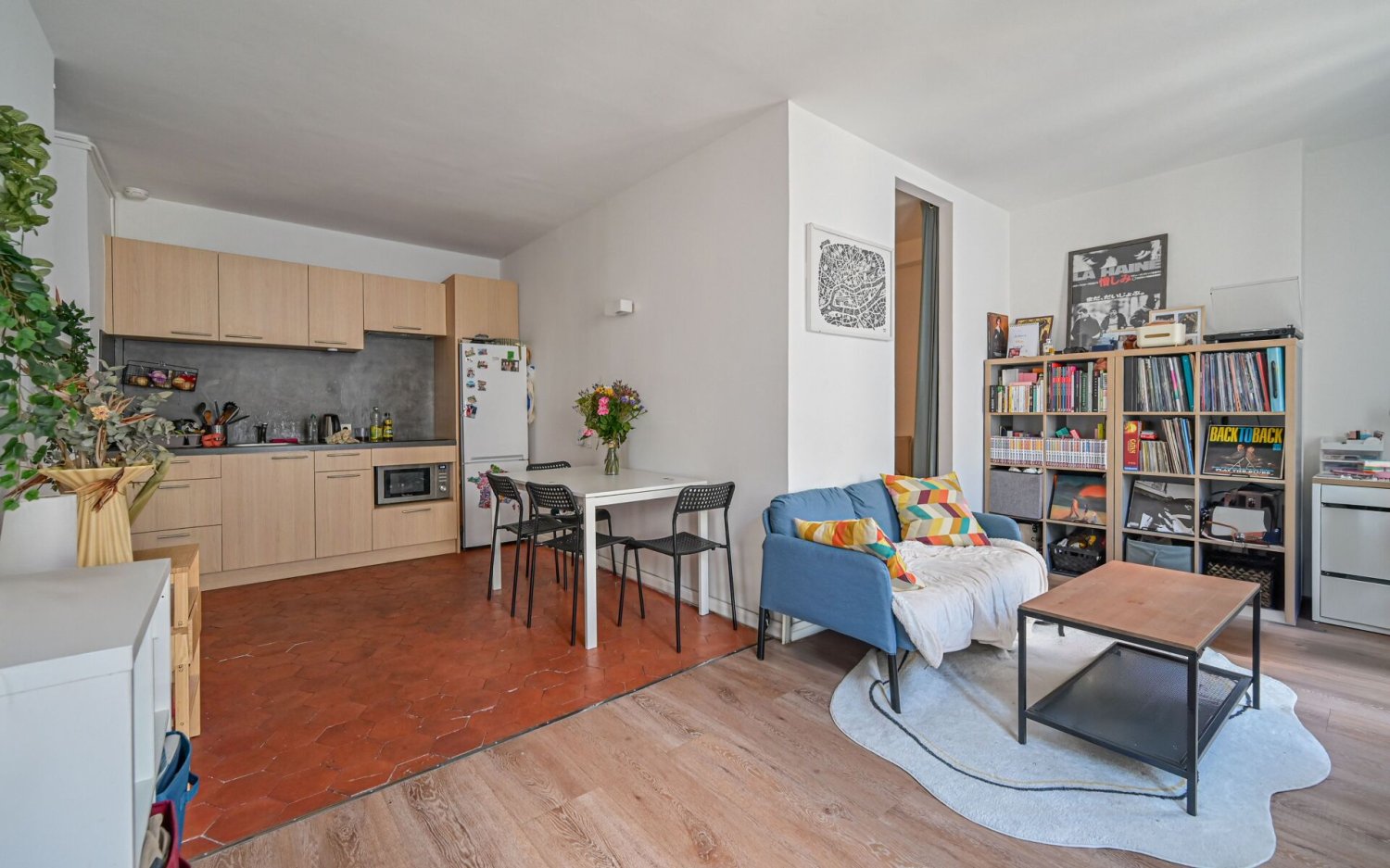 2 rooms Apartment in Paris, France No. 337570