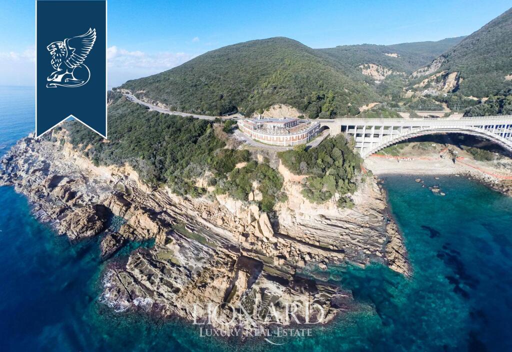 15 bedrooms Hotel in Livorno, Italy No. 370940