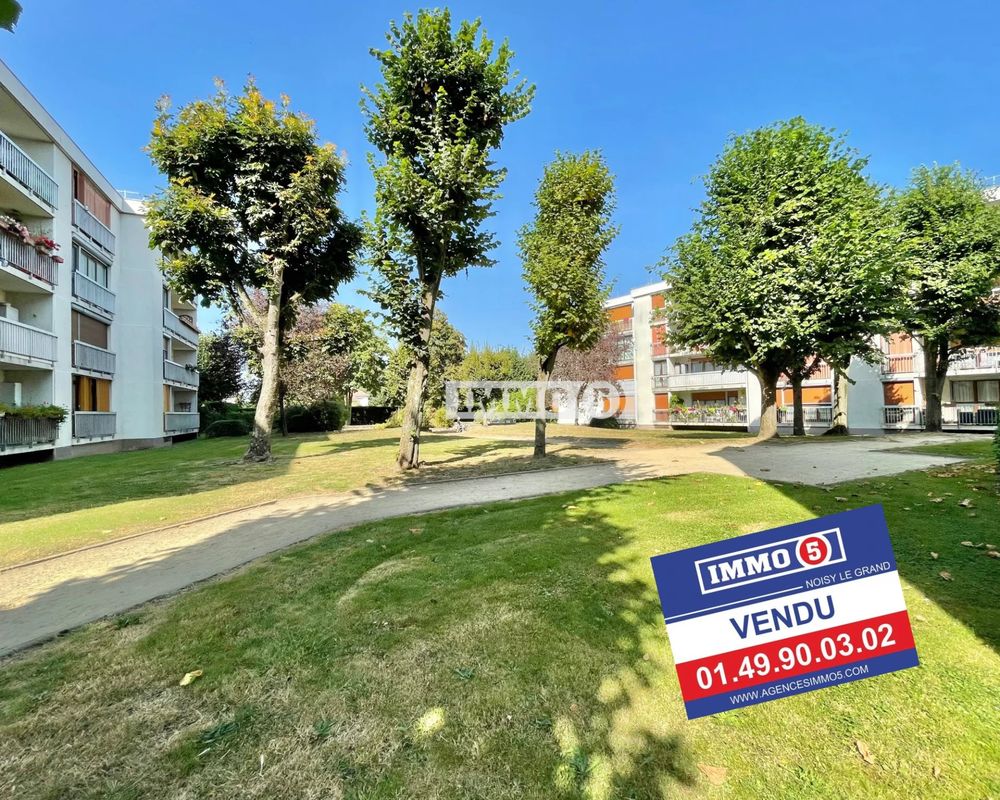 2 bedrooms Apartment in Noisy-le-Grand, France No. 179764