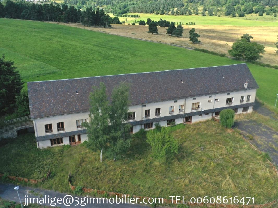 20 rooms Building in Saint-Alban-sur-Limagnole, France No. 113080