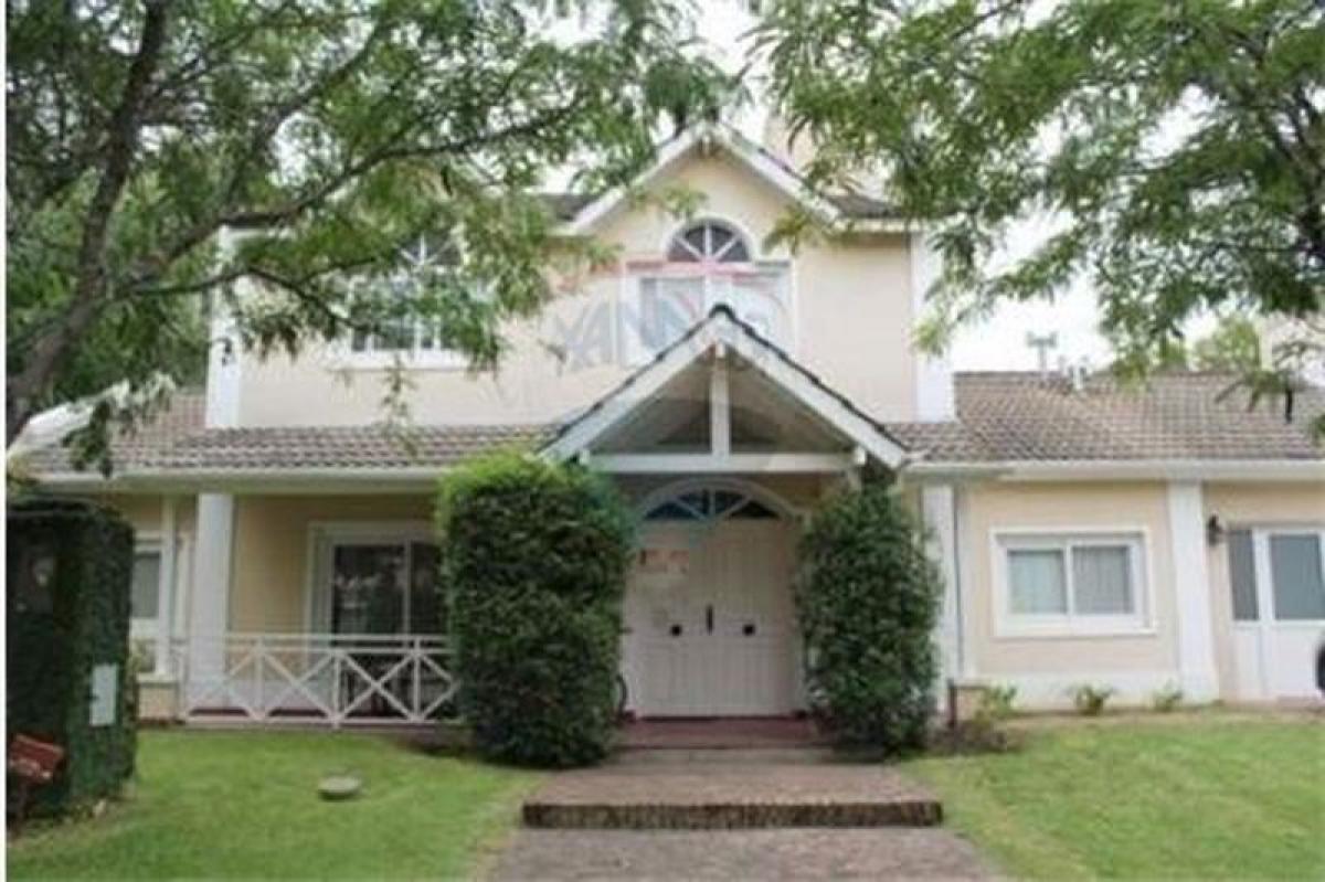 Casa de 3 dormitorios en Escobar, Argentina No. 67004