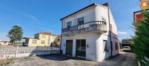 5 rooms House in Masi Torello, Italy No. 169655 16