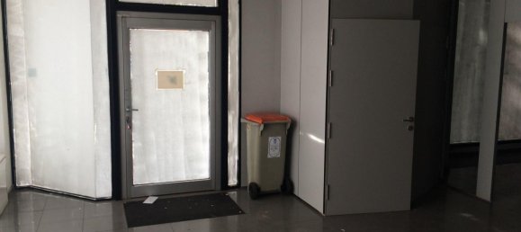 Коммерческая недвижимость 187м² в Куатро Каминос, Испания № 180859 3