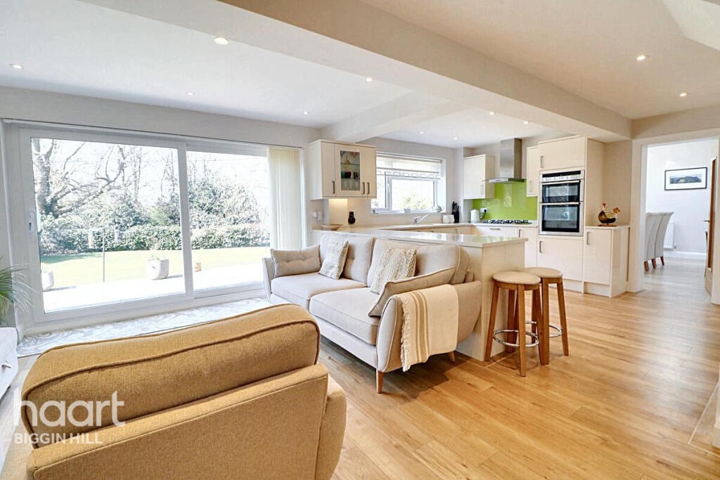 4 bedrooms House in Tatsfield, United Kingdom No. 4731