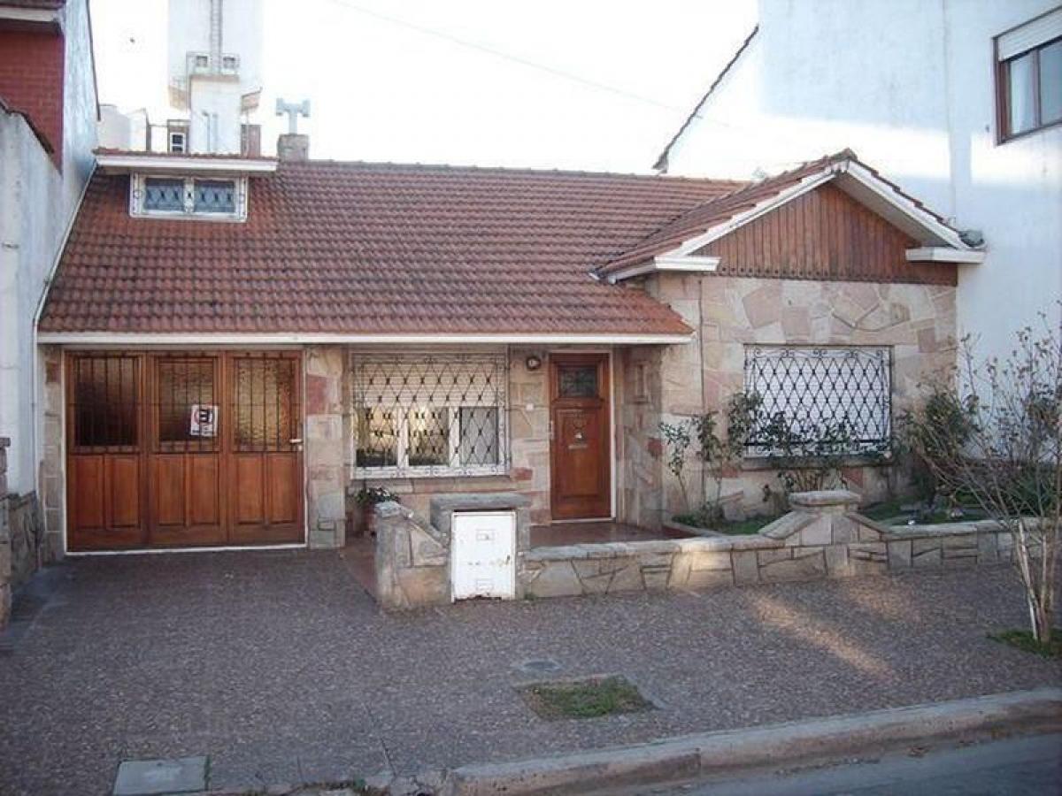 2 bedrooms House in Mar del Plata, Argentina No. 74228