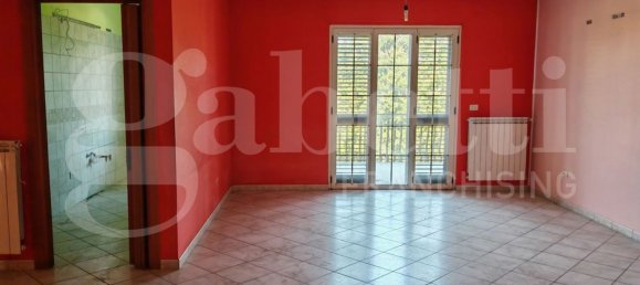 4 bedrooms Apartment in Montaquila, Italy No. 311523 3