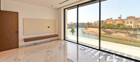 5 bedrooms Villa in Jumeirah Park, UAE No. 94413 2