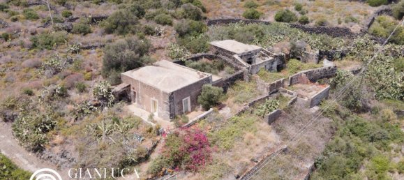 Casa de 1 dormitorio en Pantelleria, Italy No. 303920 5