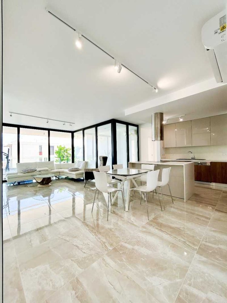 4 bedrooms Apartment in Agios Athanasios, Cyprus No. 7902