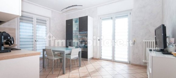 3 Schlafzimmer Wohnung in Val della Torre, Italy, Nr. 324048 9