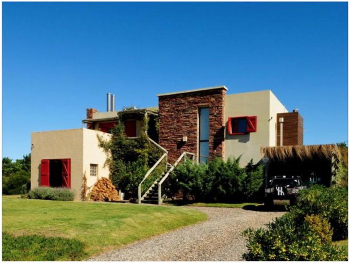 4 bedrooms House in Maldonado, Uruguay No. 1743