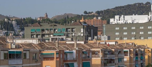 3 bedrooms Penthouse in Granada, Spain No. 173284 2