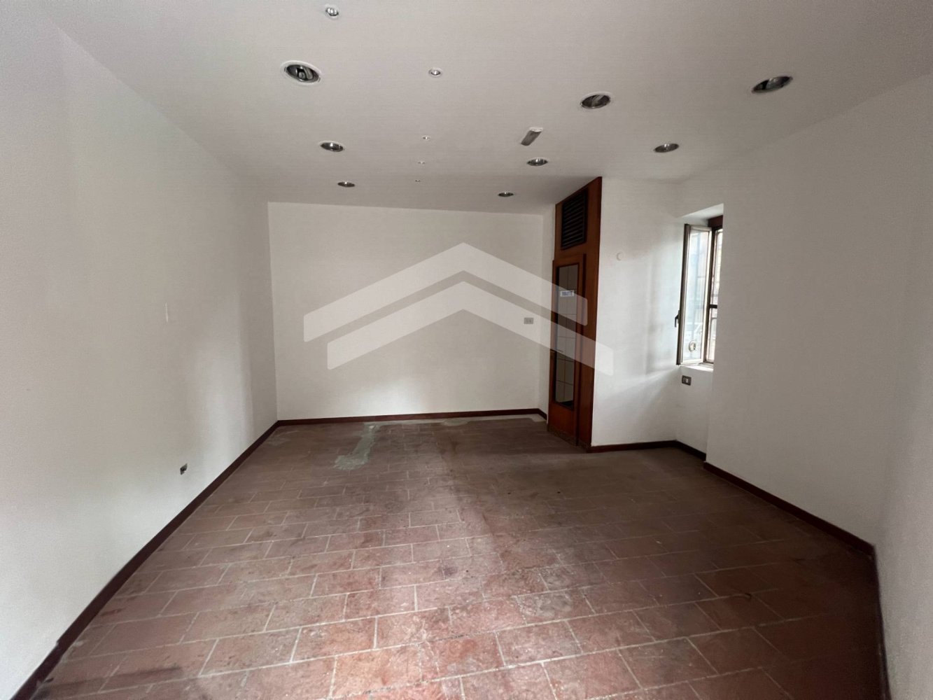 Propiedad comercial de 1 habitación en Campobasso, Italy No. 62753