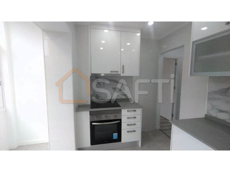 1 bedroom Apartment in Lisbon, Portugal No. 153943