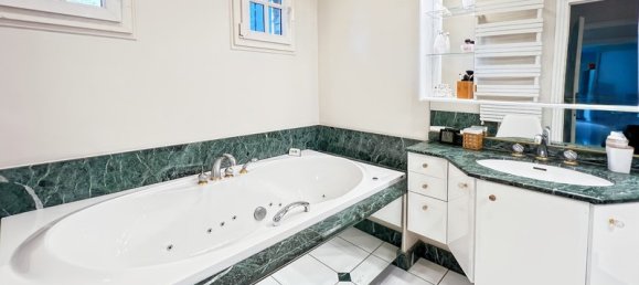 5 غرف نوم فيلا في Isques, France رقم 56101 23