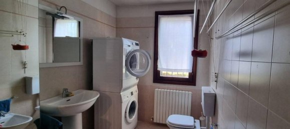5 rooms House in Correggio, Italy No. 26734 49