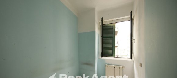 4 rooms Apartment in Genoa, Italy No. 99629 8