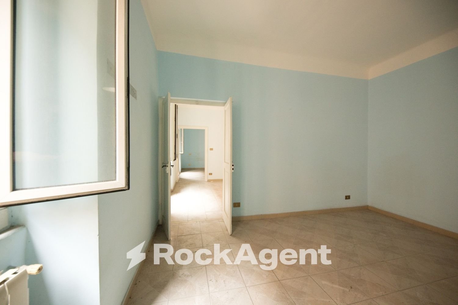 4 rooms Apartment in Genoa, Italy No. 99629