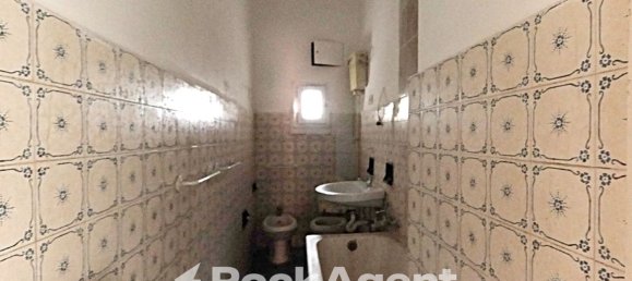 4 rooms Apartment in Genoa, Italy No. 99629 2