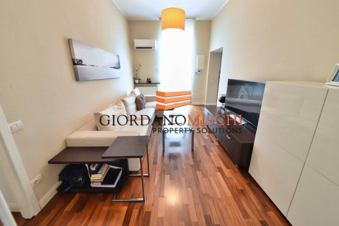 Apartamento de 2 dormitorios en Monza, Italy No. 301972