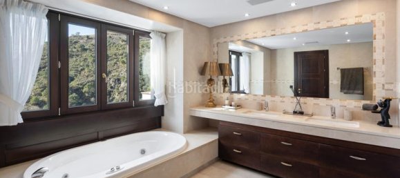 7 bedrooms House in La Quinta, Spain No. 40638 20