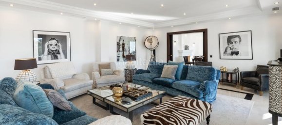 7 bedrooms House in La Quinta, Spain No. 40638 3