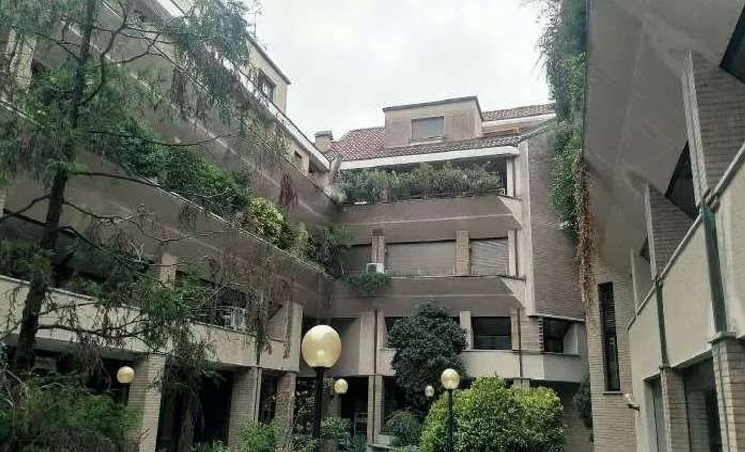 13 rooms Apartment in Busto Arsizio, Italy No. 179872