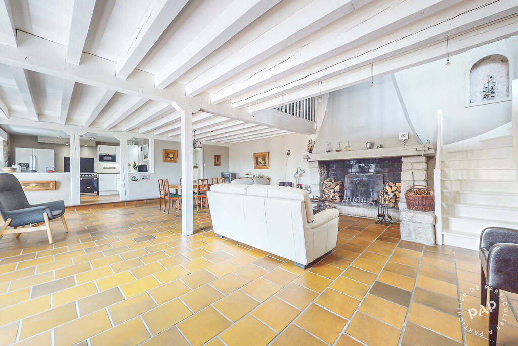 3 bedrooms House in Bas-en-Basset, France No. 355720