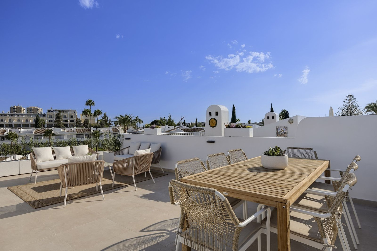 3 bedrooms Penthouse in Marbella, Spain No. 141131