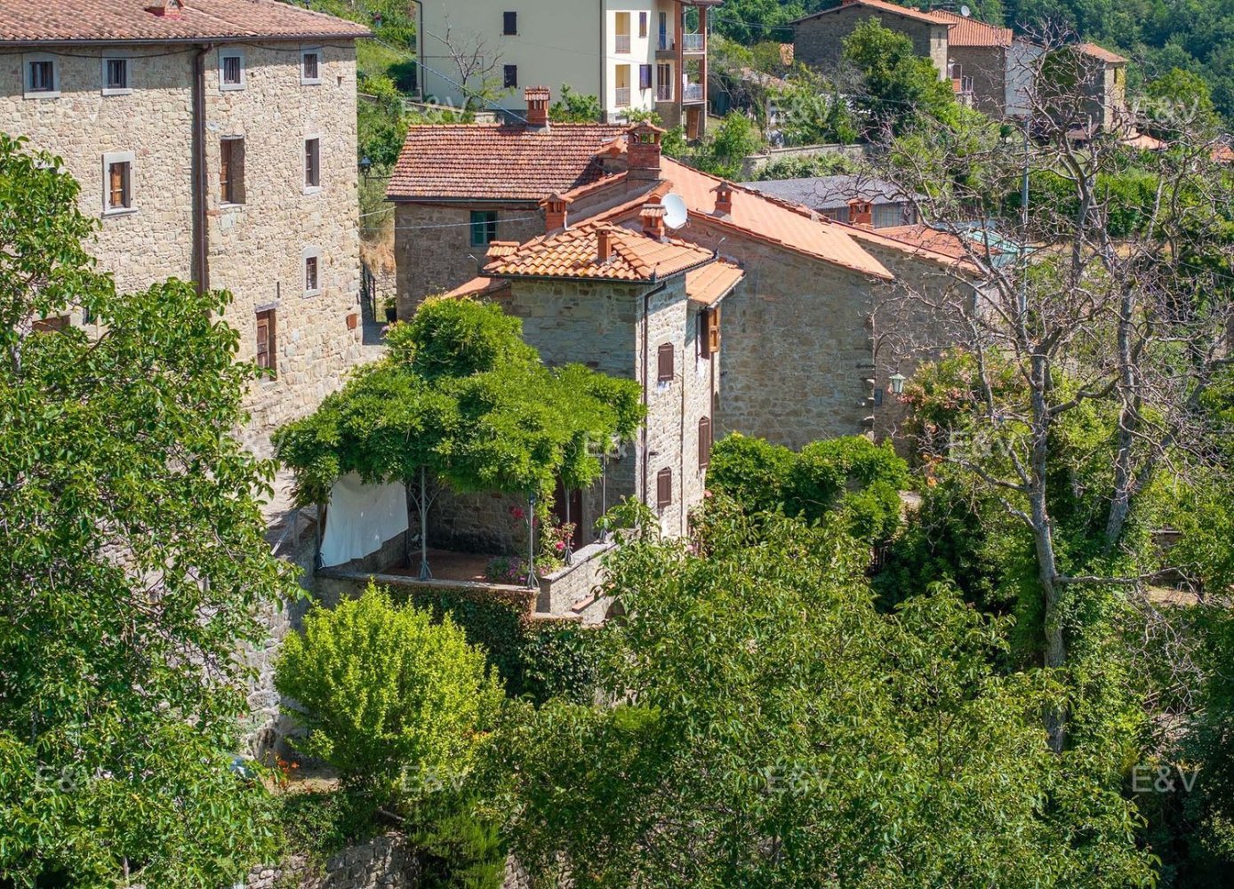 10 rooms House in Poppi, Italy No. 286684