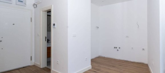 1 bedroom Apartment in Tivat, Montenegro No. 251 2