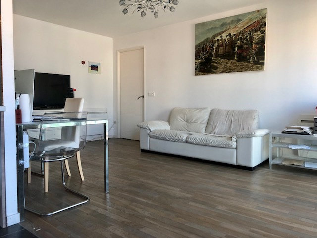 Apartamento de 2 dormitorios en Courbevoie, France No. 149797