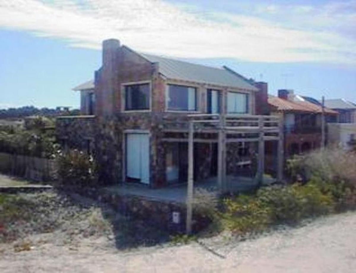 Casa de 5 dormitorios en Maldonado, Uruguay No. 6947