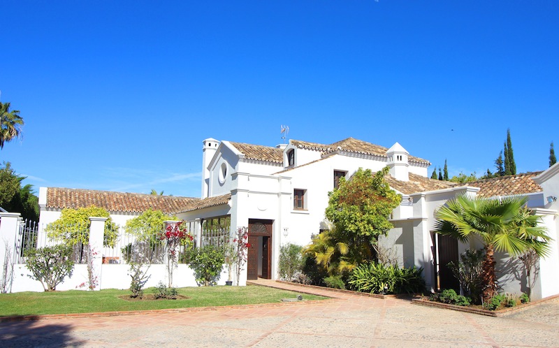 6 bedrooms Villa in Marbella, Spain No. 45669