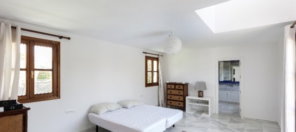 6 bedrooms Villa in Marbella, Spain No. 45669 19