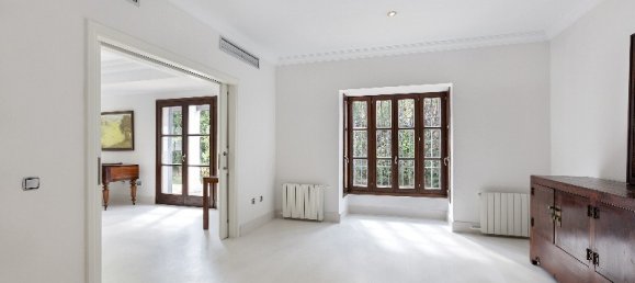 6 bedrooms Villa in Marbella, Spain No. 45669 13