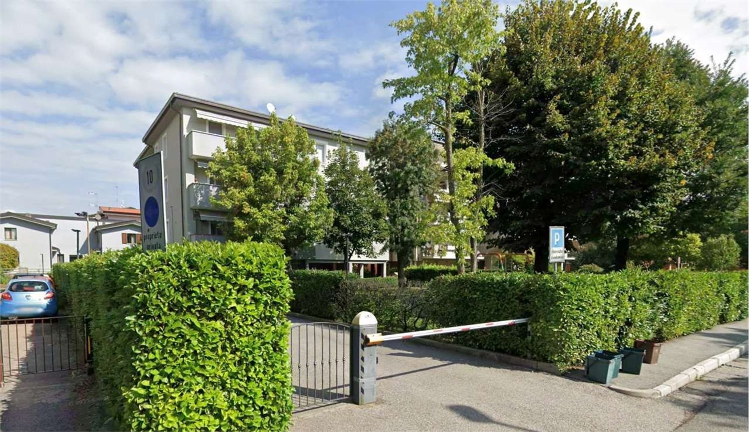 Apartamento de 4 dormitorios en Montichiari, Italy No. 364297