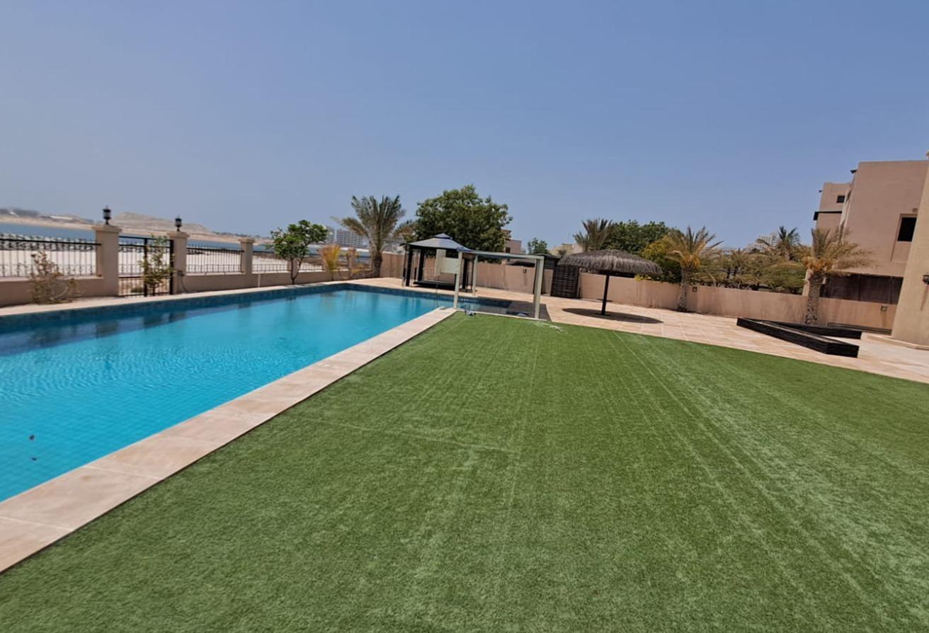 Вилла с 5 спальнями в Al Hamra Village, ОАЭ № 106965