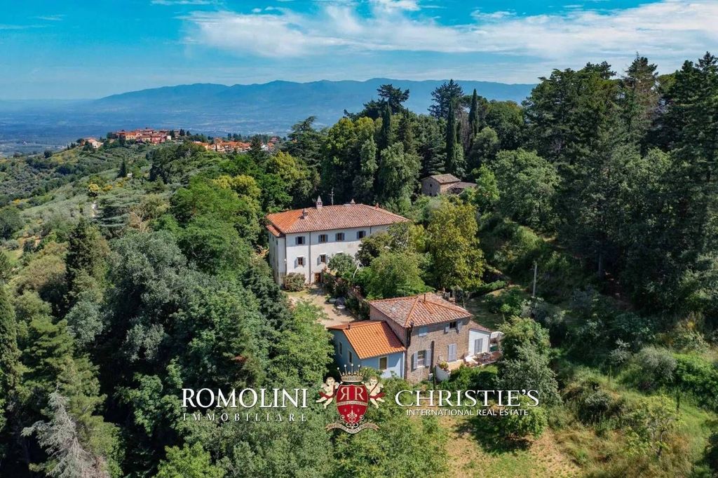 Villa de 11 dormitorios en Montevarchi, Italy No. 126780