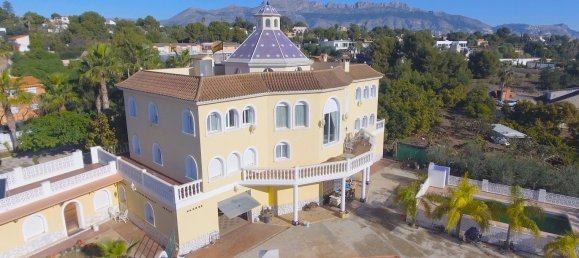 8 bedrooms Villa in Altea, Spain No. 3611 2