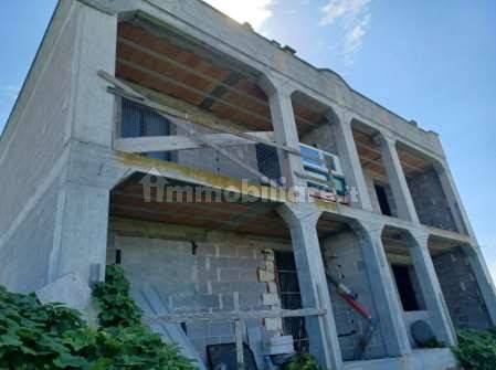 Casa de 5 habitaciónes en Melendugno, Italy No. 58895