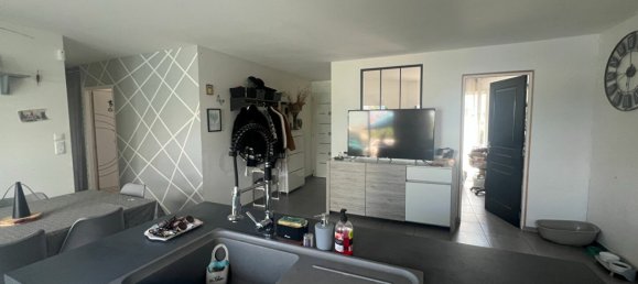 Casa de 3 dormitorios en Saint-Jean-de-Liversay, France No. 357407 2