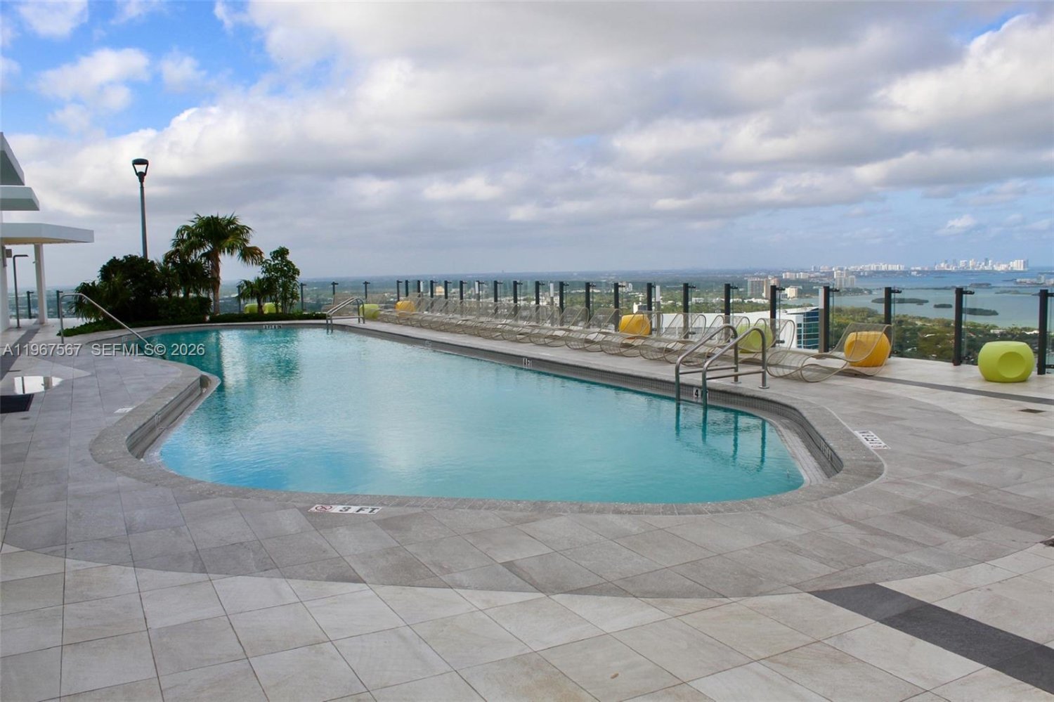 1 dormitorio propiedad comercial en venta en Miami, Miami-Dade, Florida, USA № 614417