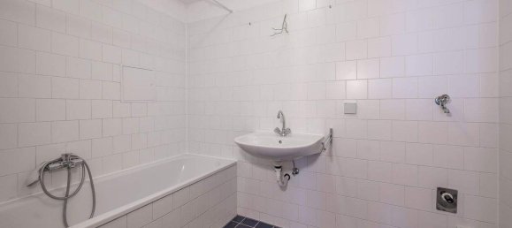 3 rooms Apartment in Favoriten, Austria No. 147682 2