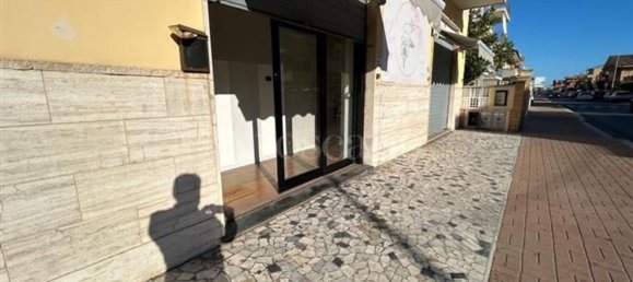 70m² Commercial property in Fiumicino, Italy No. 283455 2