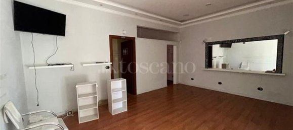 70m² Commercial property in Fiumicino, Italy No. 283455 5