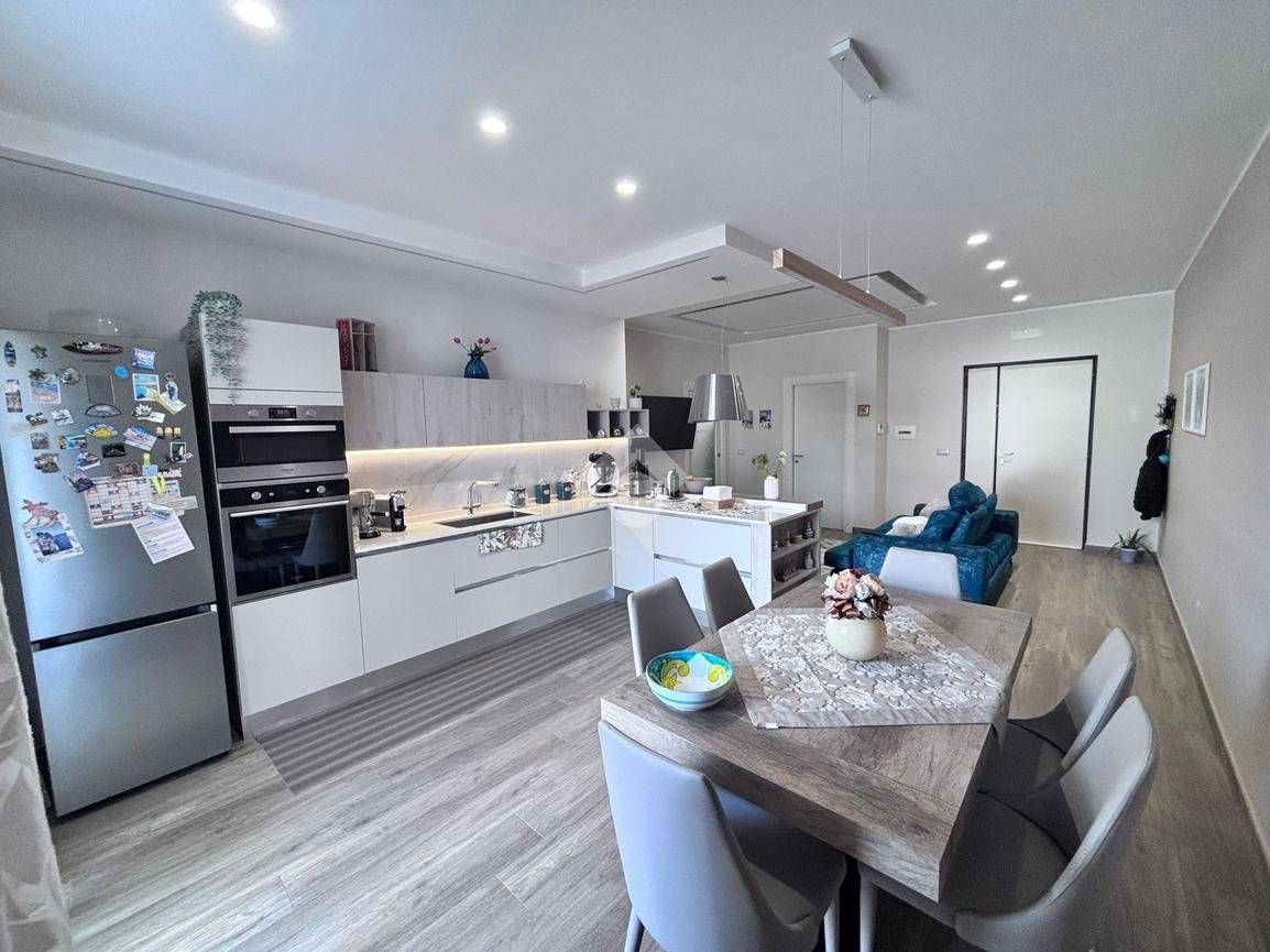 6 غرف نوم فيلا في Casandrino, Italy رقم 80578