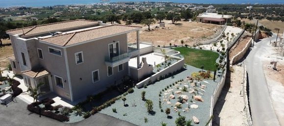 4 Schlafzimmer Villa in Agios Georgios, Cyprus, Nr. 10537 3