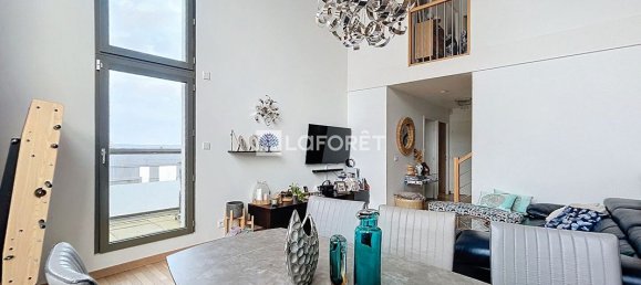 Dúplex de 3 dormitorios en Saint-Cyr-l'Ecole, France No. 165840 4