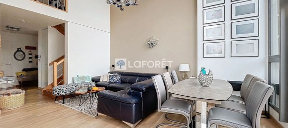 Dúplex de 3 dormitorios en Saint-Cyr-l'Ecole, France No. 165840 2